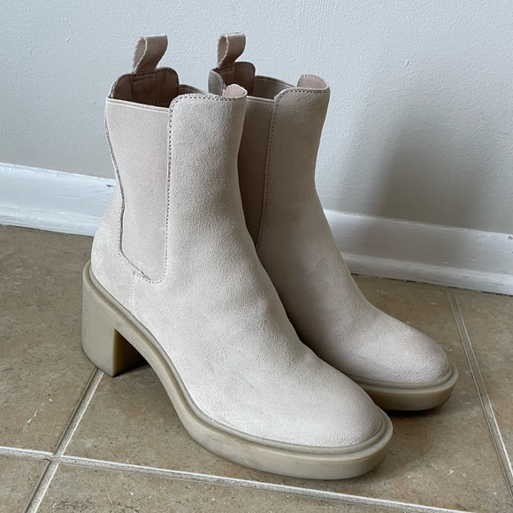 DV by Dolce Vita Gilana Suede Chelsea Boot Dune Suede Size 7 - Picture 2 of 7